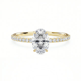 Eleganter Oval Cut Verlobungsring aus Gelbgold mit seitlichen Pavé-Diamanten