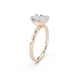 Detailaufnahme eines Cushion Cut Verlobungsrings aus 18 Karat Roségold