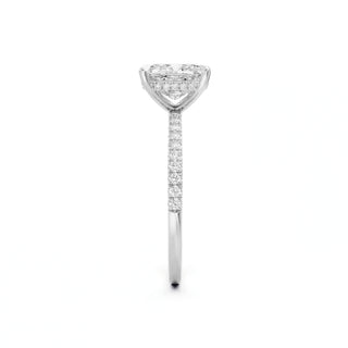 "Amalia" Elongated Cushion Pavé Verlobungsring - Platin