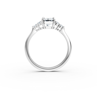 Rückansicht des Emerald Cut Verlobungsrings – handgefertigter Lab Grown Diamant Ring in 950 Platin