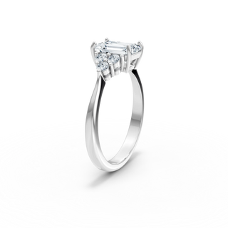 Exklusiver Emerald Cut Verlobungsring mit schwebender Fassung – Lab Grown Diamant in 950 Platin