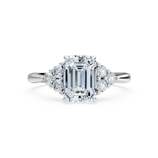 Zeitloser Emerald Cut Verlobungsring mit Lab Grown Diamant in 950 Platin – luxuriöser Verlobungsring von Lisya Jewelry