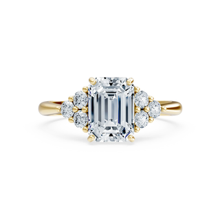 Emerald Cut Verlobungsring mit Lab Grown Diamant in 14K/18K Gelbgold – luxuriöser Verlobungsring von Lisya Jewelry