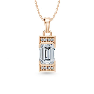 Halskette mit Emerald-Cut Labordiamant und Pavé-Rahmen in 14K Roségold – stilvolle Frontansicht