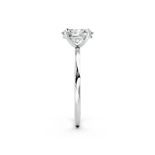 Eleganter Oval Verlobungsring Liora aus massivem 950 Platin mit Lab-Diamant