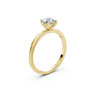 Cushion Cut Verlobungsring 18K Gelbgold mit elegantem Labordiamant – Lisya Jewelry