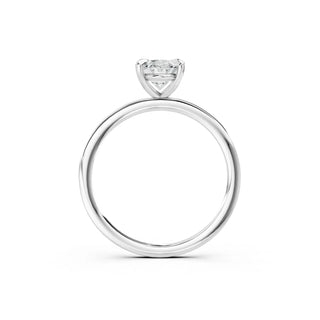 Liora Signature Verlobungsring Weissgold mit funkelndem ovalen Diamanten
