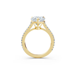 Klassischer Verlobungsring mit Tropfenform in edlem Gold