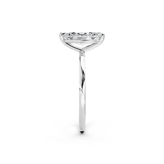 Eleganter Navette Schliff Verlobungsring aus massivem 750 Weissgold mit Lab-Diamant