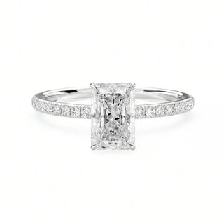 Radiant Diamant Ring aus 950 Platin mit Pavé-Diamanten als moderner Verlobungsring