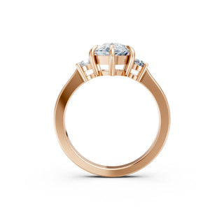 Eleganter Pear Cut Verlobungsring mit Labordiamant in 14K/18K Roségold. Die feine Krappenfassung bringt den Diamanten zum Strahlen und sorgt für einen funkelnden Auftritt.