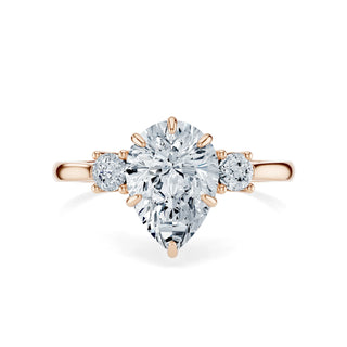 Romantischer „Diana“ Pear Cut Verlobungsring mit Lab Grown Diamant in 14K/18K Roségold. Die Tropfenform symbolisiert Eleganz und zeitlose Liebe.
