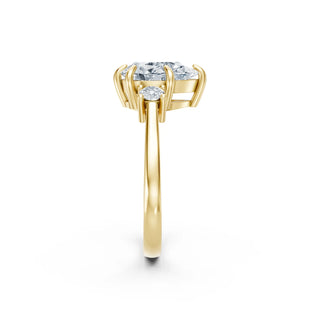 Luxuriöser Pear Cut Verlobungsring mit 1 Karat Lab Grown Diamant in 14K/18K Gelbgold – zeitlose Eleganz für den perfekten Antrag.