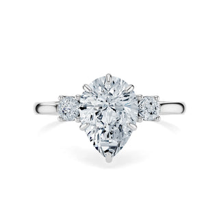 Pear Cut Verlobungsring mit 1 Karat Lab Grown Diamant in 14K/18K Weißgold – luxuriöse Eleganz für den perfekten Antrag.