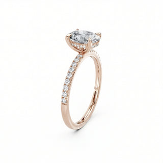 750 Roségold Verlobungsring mit ovalem Lab-Grown-Diamanten und Pavé-Fassung mit verstecktem Halo