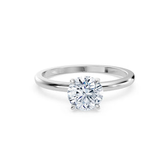 Nahaufnahme des Round Cut Labordiamanten im 18K Weißgoldring – Lisya Jewelry