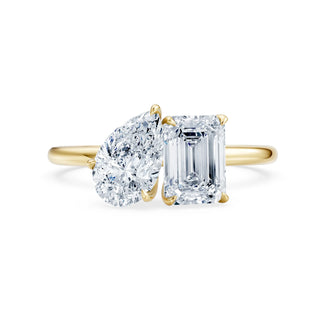 Toi et Moi Ring aus 18 K Gelbgold mit Pear Cut und Emerald Cut Labordiamanten – Lisya Jewelry