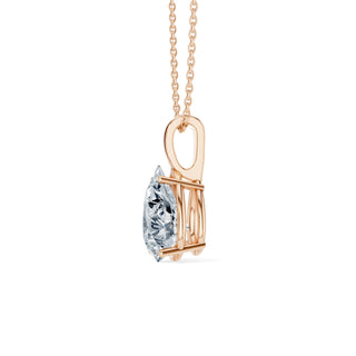 Draufsicht auf Collier mit Pear-Cut Labordiamant in 585er Roségold – klassisch und edel