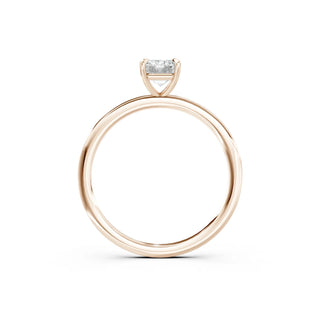 Elara Signature Verlobungsring Roségold mit funkelndem Emerald Cut Diamanten