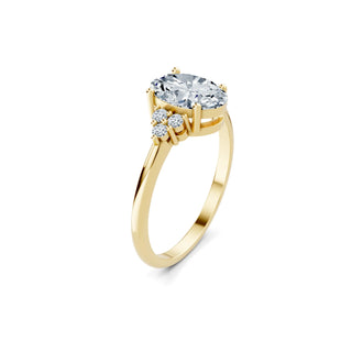 Hochwertiger Verlobungsring mit nachhaltigem Labor-Diamant im Trilogie-Stil in 14K/18K Gold