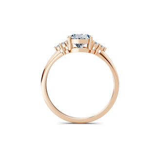 Eleganter Verlobungsring mit Oval Cut Labor-Diamant und Trilogie-Design in Roségold