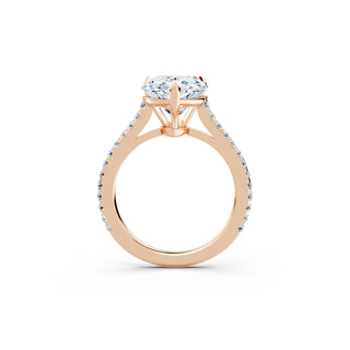 Fein gearbeiteter Verlobungsring mit tropfenförmigem Labor-Diamant in Roségold