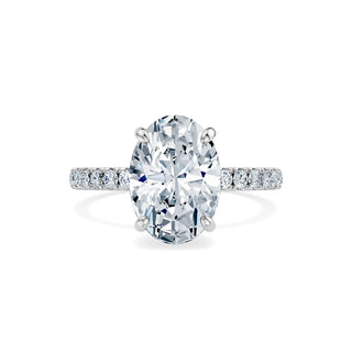 Ovaler Verlobungsring aus 14K oder 18K Weißgold mit Hidden Halo und Labordiamant – Frontansicht