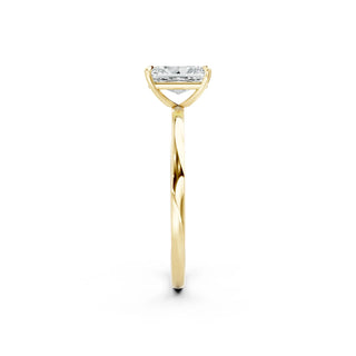 Eleganter Verlobungsring aus massivem 750 Gelbgold mit Radiant Schliff Diamant