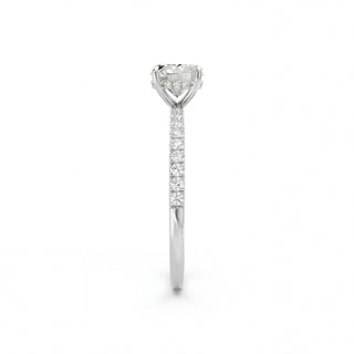 Eleganter Verlobungsring aus massivem 950 Platin mit Brillantschliff Diamant, Pavé-Schiene und Hidden Halo